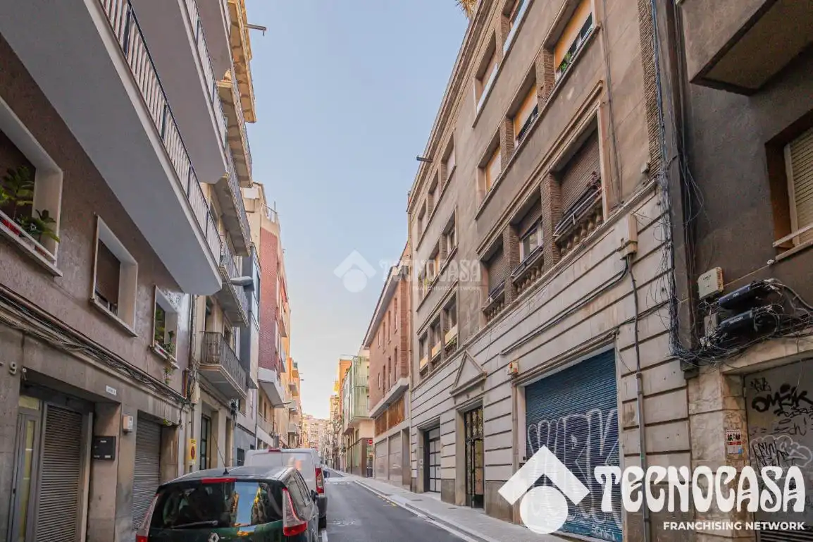Vista exterior de Piso en venta en Barcelona con Calefacción y Balcón