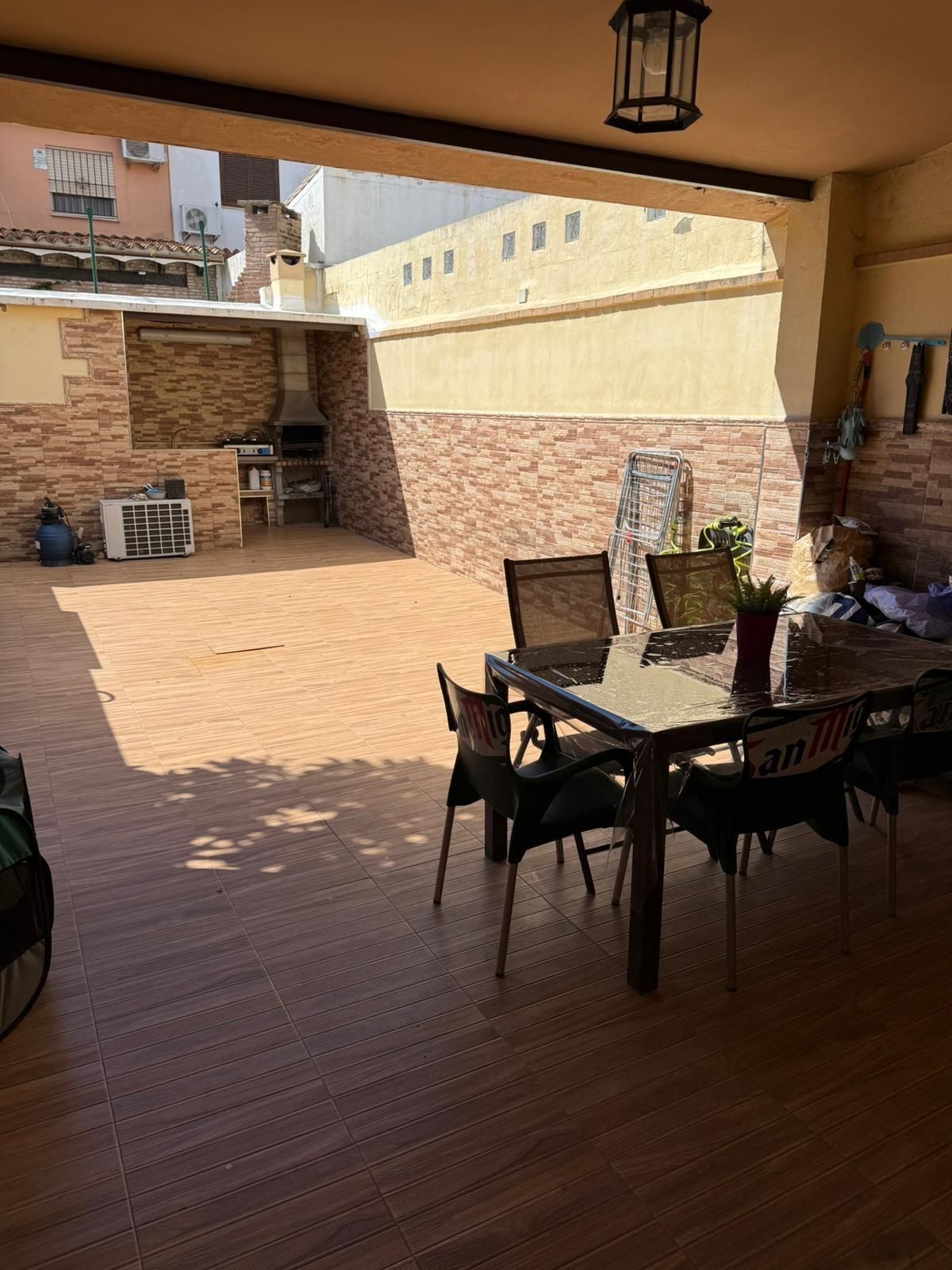 Terrasse von Einfamilien-Reihenhaus zum Verkauf in Los Barrios mit Privatgarten