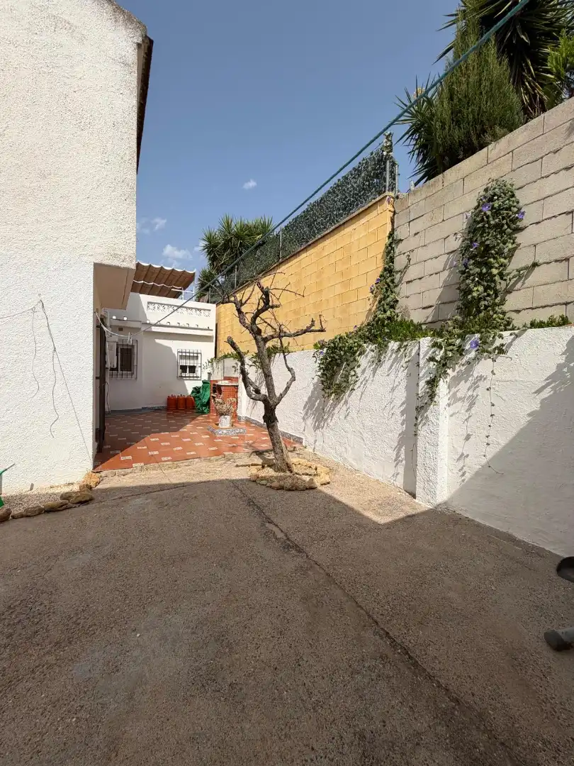 Vista exterior de Casa adosada en venda en Mairena del Aljarafe amb Piscina comunitària