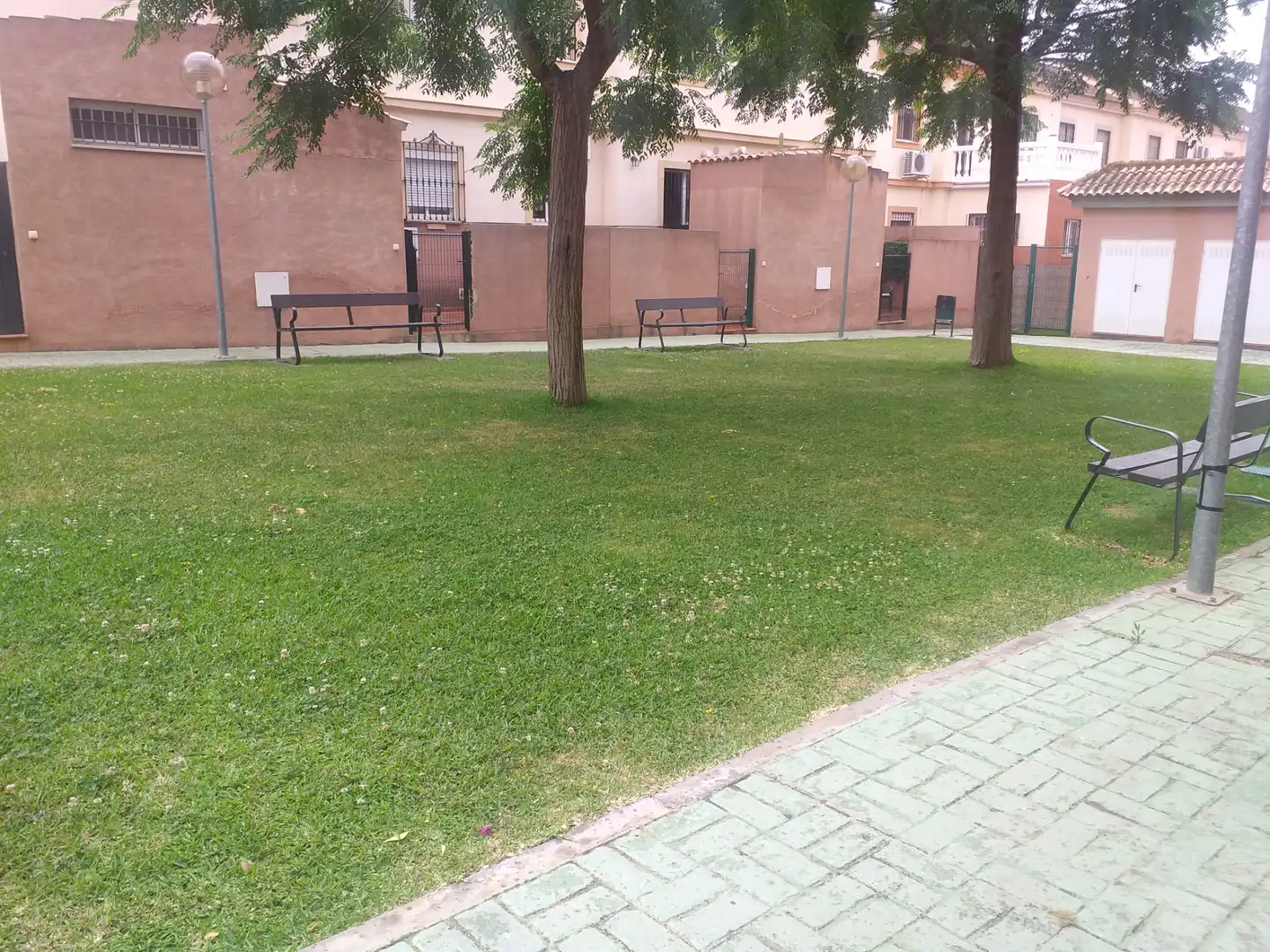 Parking de Piso de alquiler en Dos Hermanas con Aire acondicionado, Terraza y Amueblado