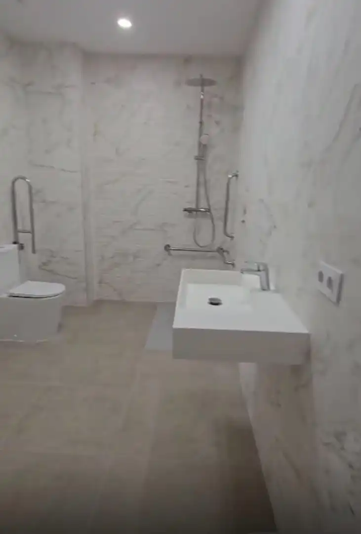 Badezimmer von Wohnung zum Verkauf in Valencia mit Klimaanlage