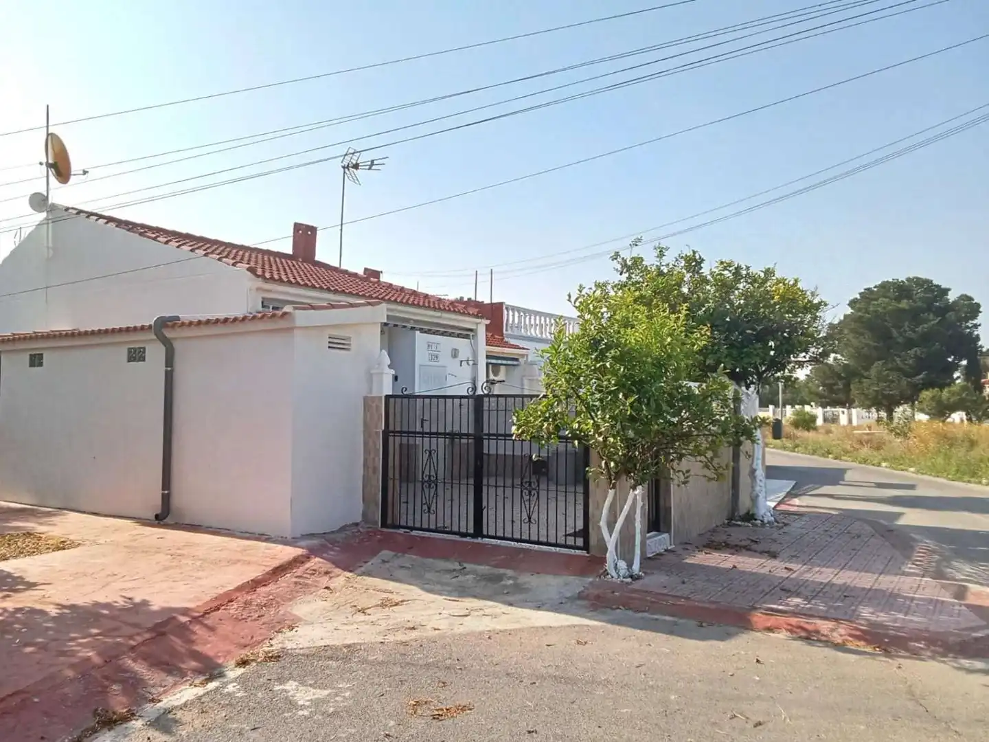 Vista exterior de Casa o xalet en venda en Zona Carrefour - Urbanizaciones