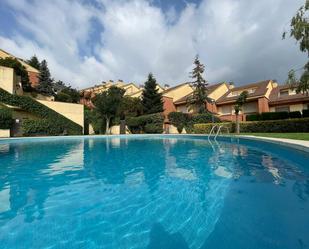 Piscina de Casa adosada de lloguer en Sant Andreu de Llavaneres amb Terrassa