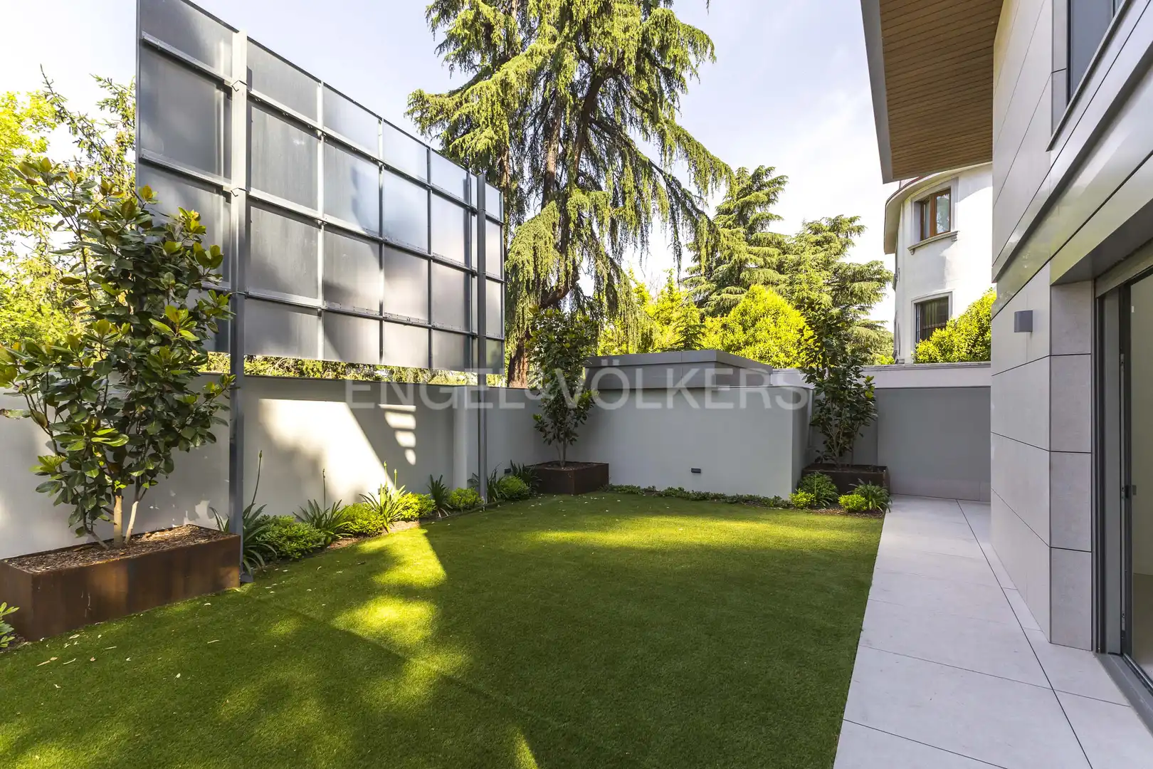 Jardín de Dúplex en venta en Madrid con Calefacción, Terraza y Trastero