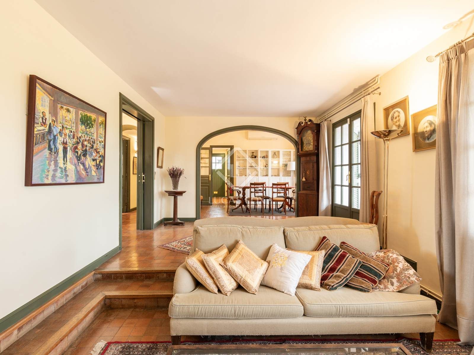 Sala d'estar de Casa o xalet en venda en Sant Cugat del Vallès amb Aire condicionat, Calefacció i Jardí privat