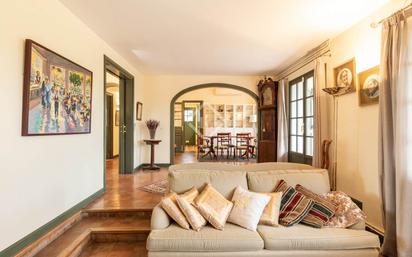 Sala d'estar de Casa o xalet en venda en Sant Cugat del Vallès amb Aire condicionat, Calefacció i Jardí privat