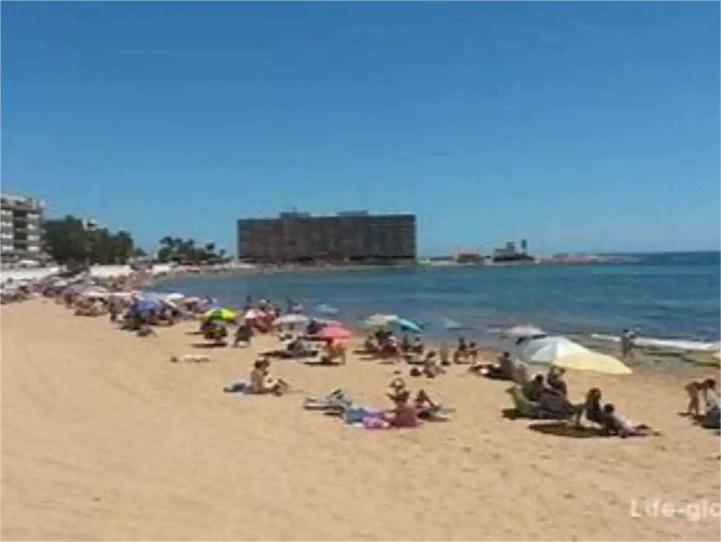 Außenansicht von Wohnungen zur Miete in Torrevieja mit Klimaanlage, Schwimmbad und Balkon