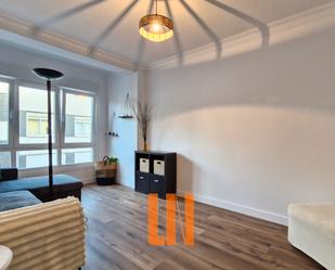 Living room of Flat to rent in A Coruña Capital   with Heating, Parquet flooring and Furnished