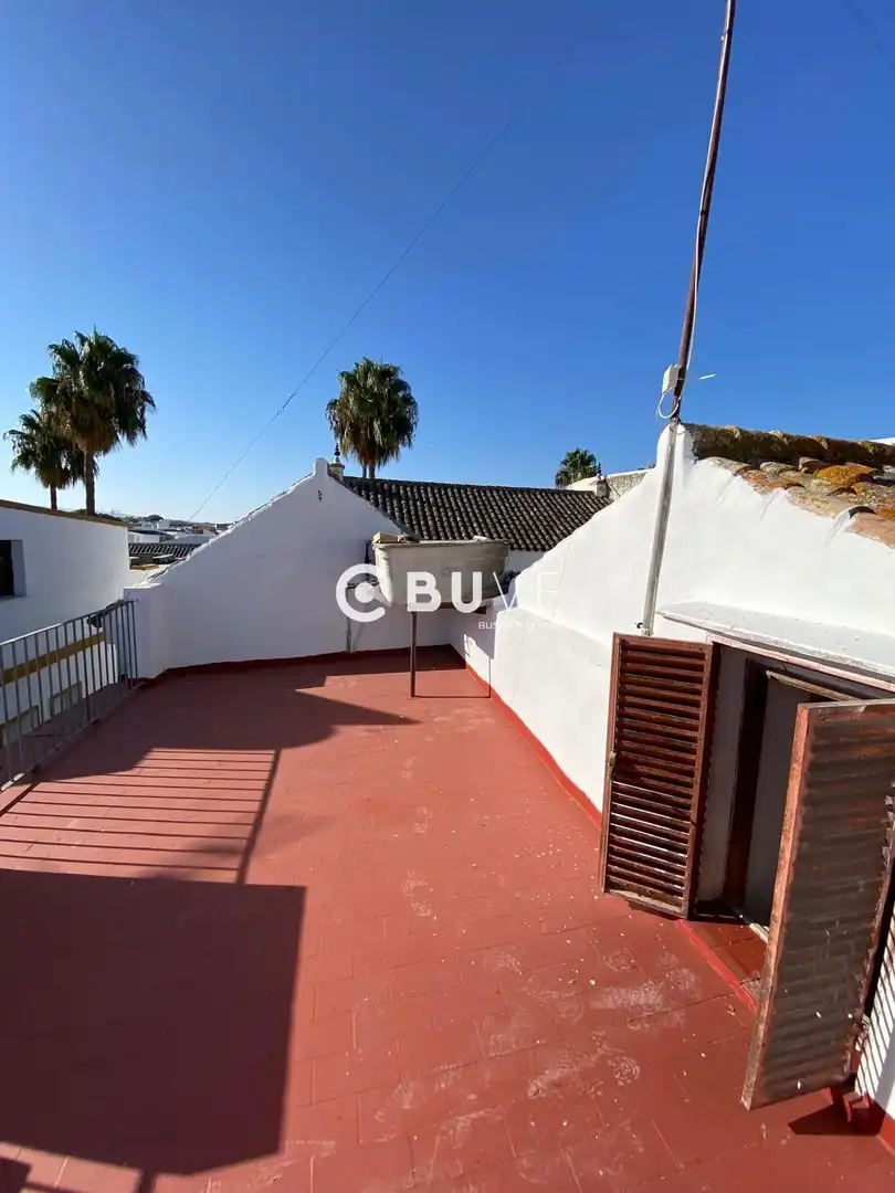 Vista exterior de Casa o xalet en venda en Lebrija amb Calefacció, Jardí privat i Terrassa