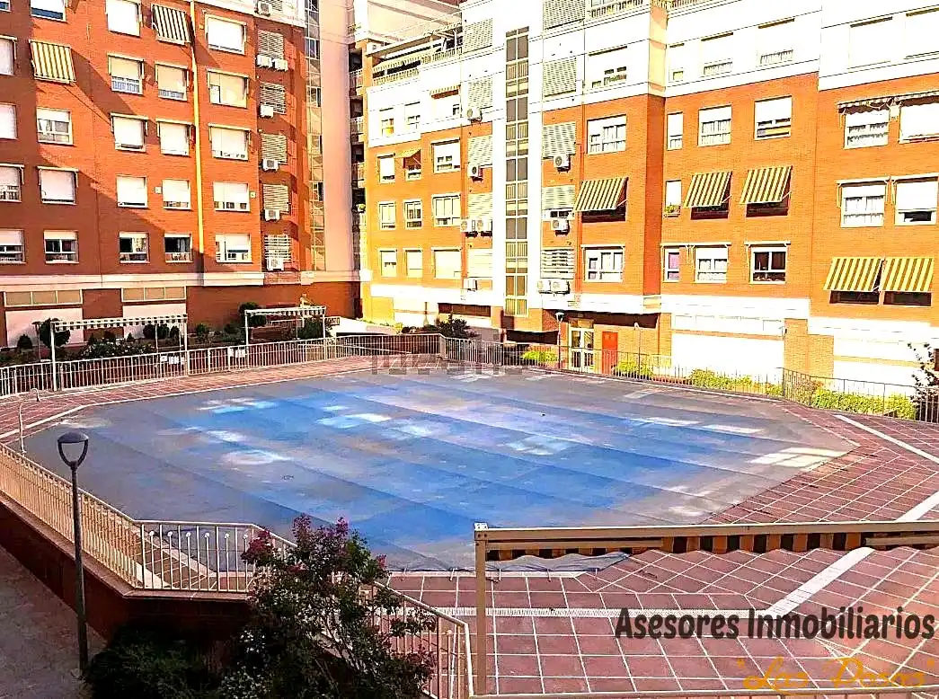 Vista exterior de Pis en venda en Madrid amb Aire condicionat, Calefacció i Parquet
