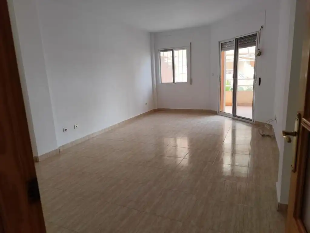 Habitación de Planta baja en venta en Orihuela con Aire acondicionado, Calefacción y Jardín privado