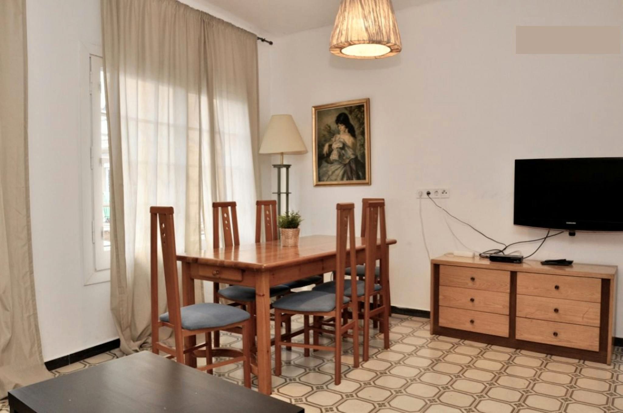 Comedor de Piso de alquiler en  Barcelona Capital con Amueblado, Lavadora y TV