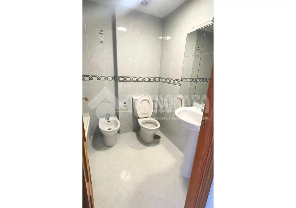 Bathroom of Flat for rent in Granada  with Terrace and Balcony