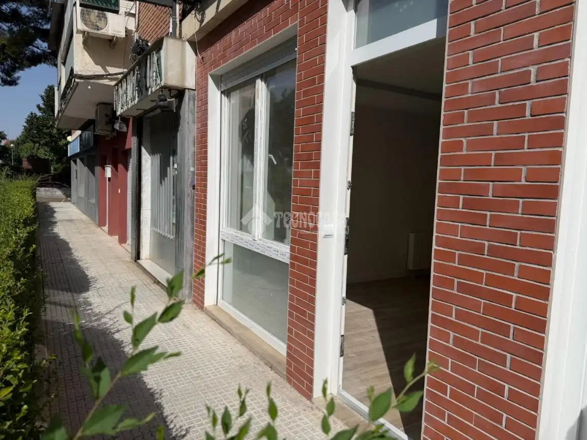 Vista exterior de Piso en venta en Madrid con Calefacción y Parquet