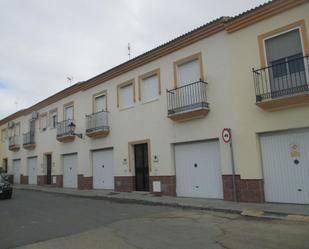 Exterior view of Single-family semi-detached for sale in Rociana del Condado  with Private garden and Terrace