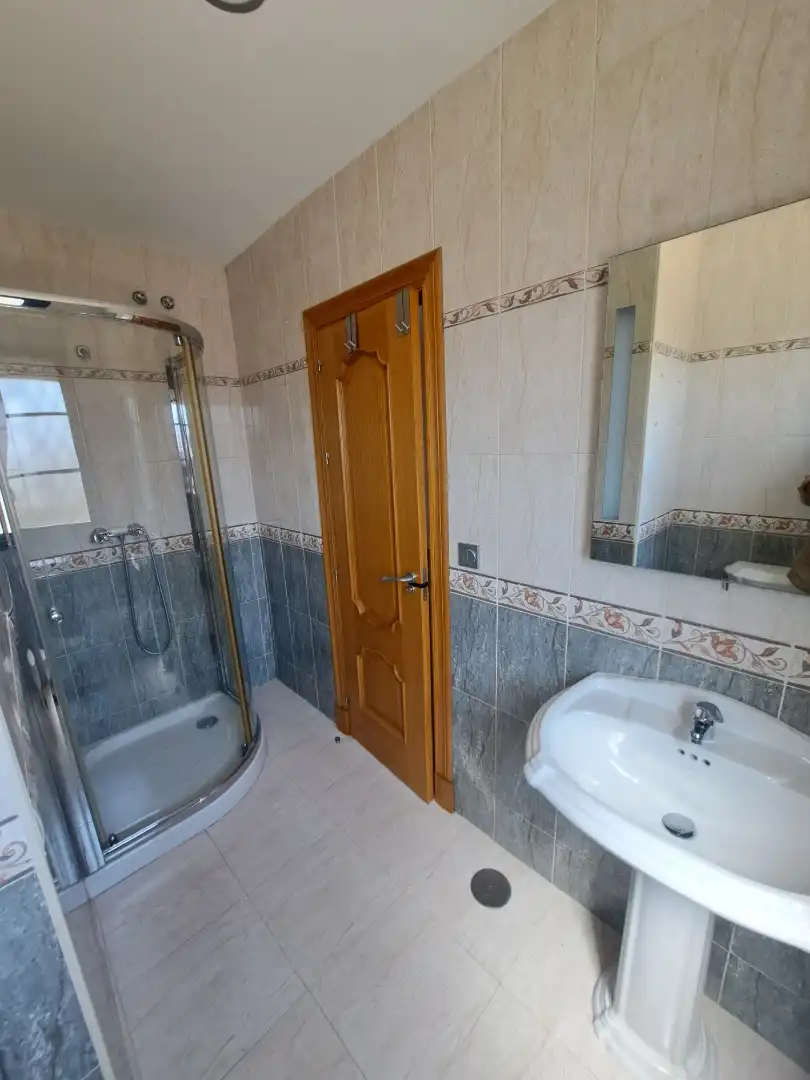 Bany de Casa o xalet en venda en Dos Hermanas amb Aire condicionat, Terrassa i Forn