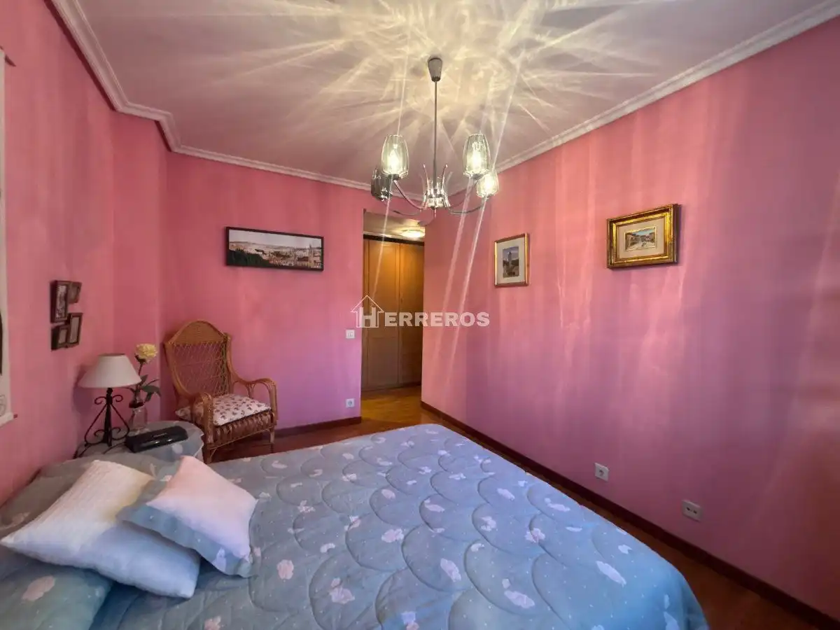 Habitación de Piso en venta en  Logroño con Calefacción, Parquet y Terraza