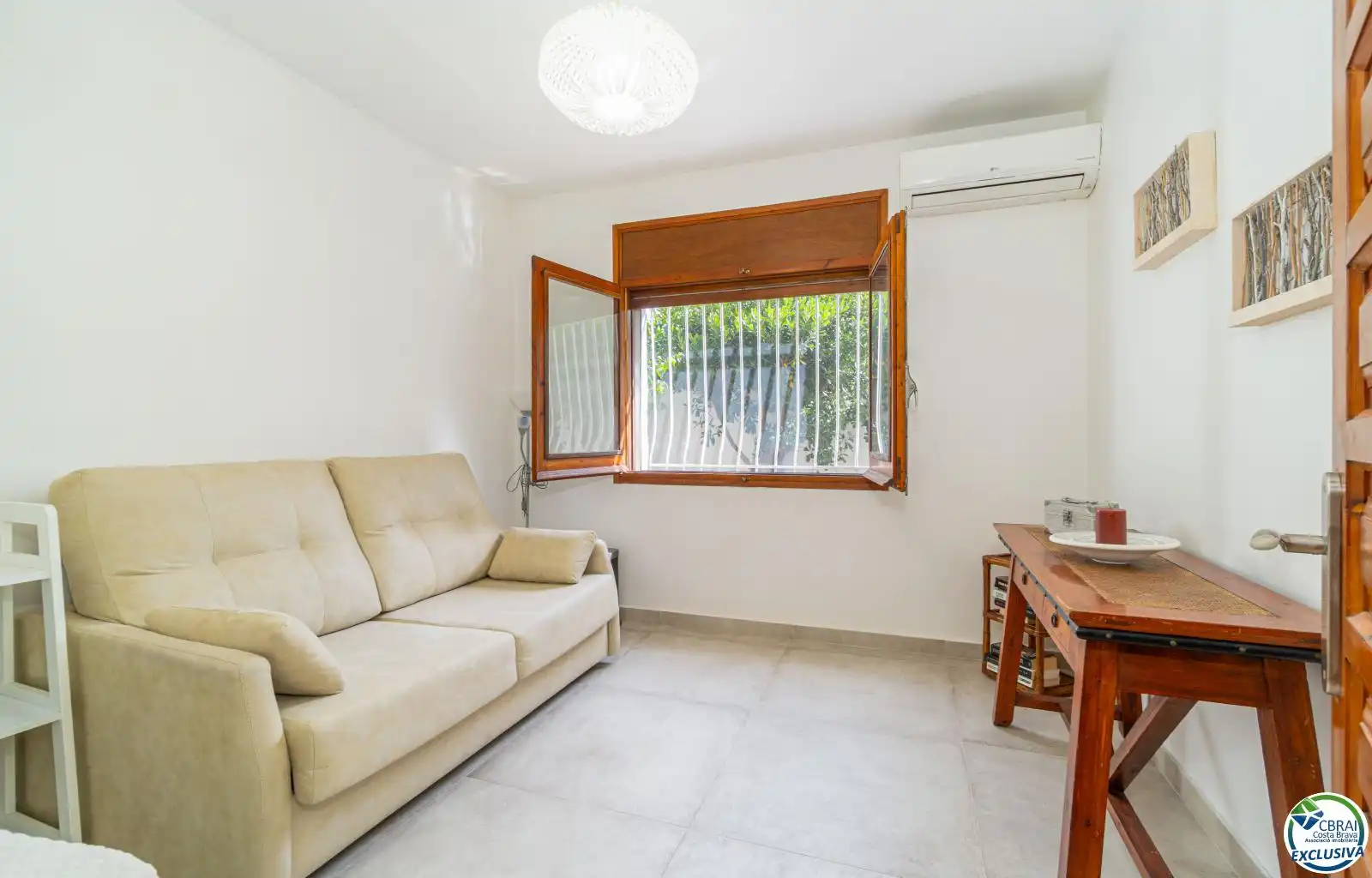 Sala d'estar de Casa o xalet en venda en Empuriabrava amb Aire condicionat, Piscina i Moblat