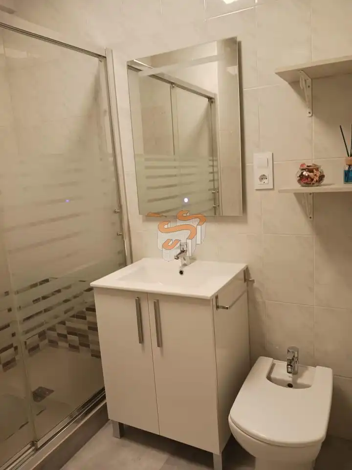 Baño de Apartamento en venta en Ferrol con Calefacción y Amueblado