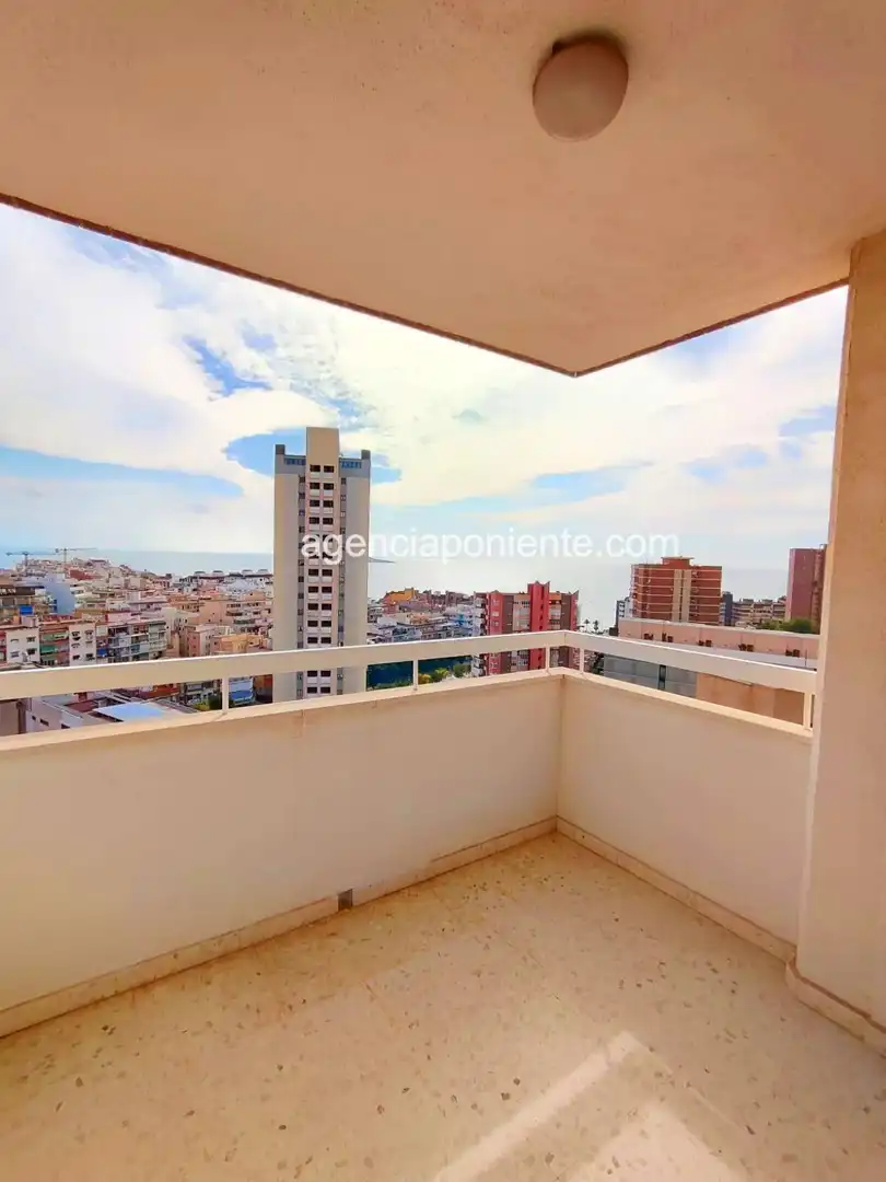 Vista exterior de Apartamento de alquiler en Benidorm con Aire acondicionado, Terraza y Amueblado