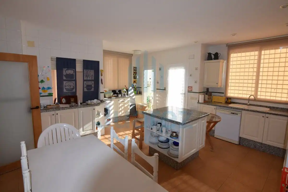 Kitchen of Houses for sale in Mutxamel  with Air Conditioner, Heating and Parquet flooring