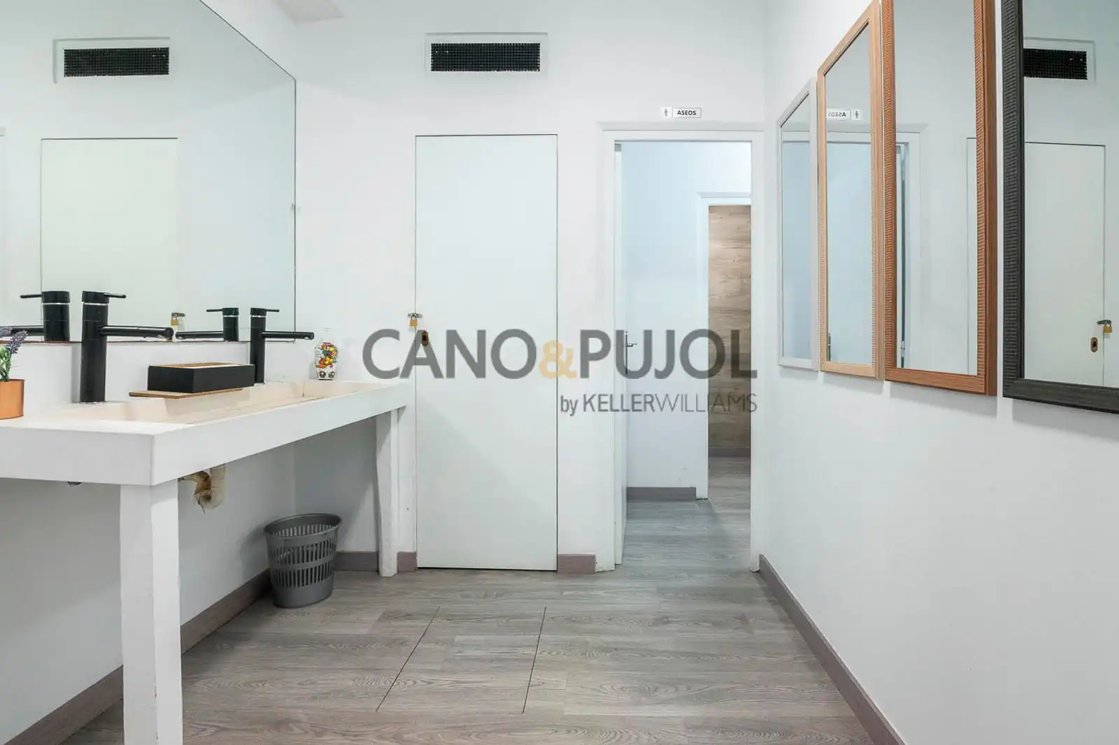 Bathroom of Buildings for sale in Rubí