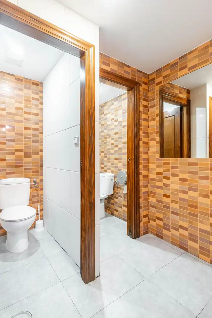 Bathroom of Commercial properties for sale in Oviedo   with Air Conditioner