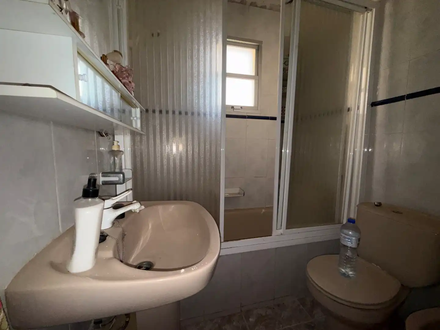 Baño de Piso en venta en Cartagena con Aire acondicionado, Amueblado y Horno