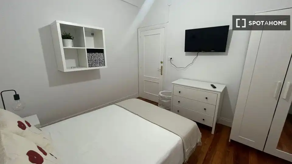 Bedroom of Flat for share in Bilbao   with Air Conditioner and Terrace