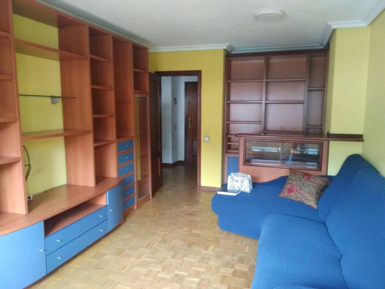 Living room of Duplex to rent in Oviedo   with Heating, Parquet flooring and Storage room
