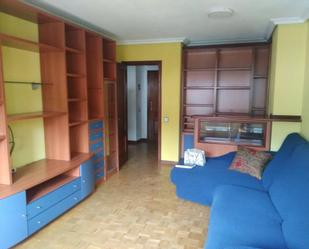 Sala d'estar de Dúplex de lloguer en Oviedo  amb Calefacció, Parquet i Traster