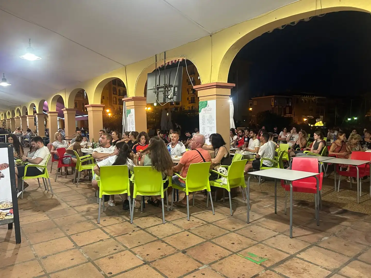 Local comercial en traspàs a Port Saplaya