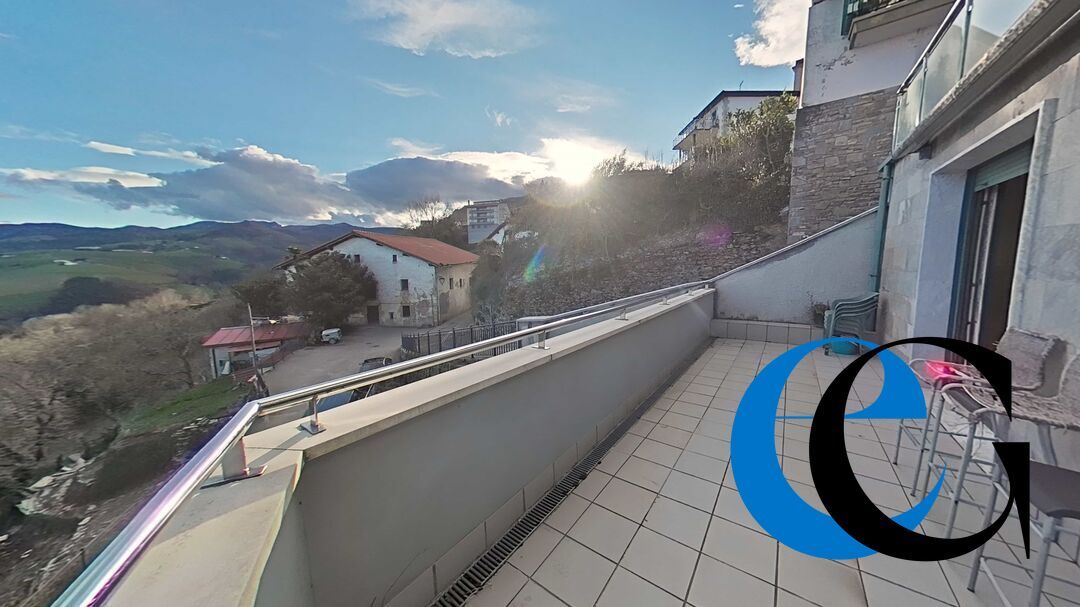 Flat for sale in Aia