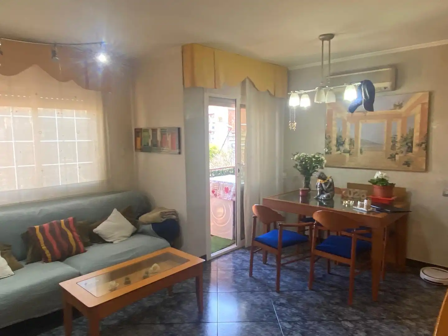 Sala de estar de Piso en venta en Santa Coloma de Gramenet con Aire acondicionado, Horno y Balcón