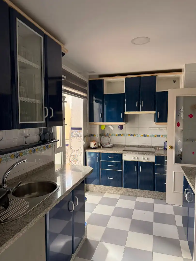 Cocina de Piso en venta en Sevilla con Piscina y Balcón