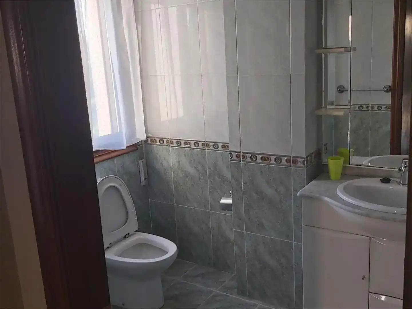 Bathroom of Flat for rent in Vigo   with Private garden, Furnished and Balcony