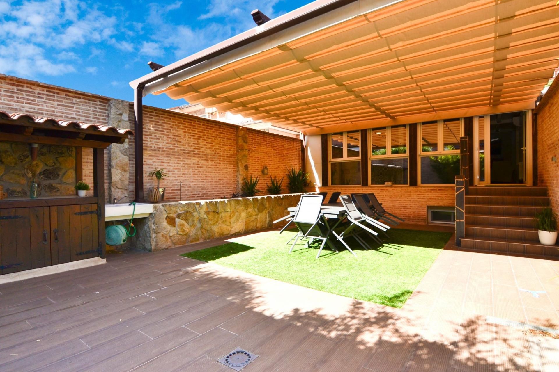 Terraza de Casa adosada en venta en Navalcarnero con Aire acondicionado, Calefacción y Jardín privado