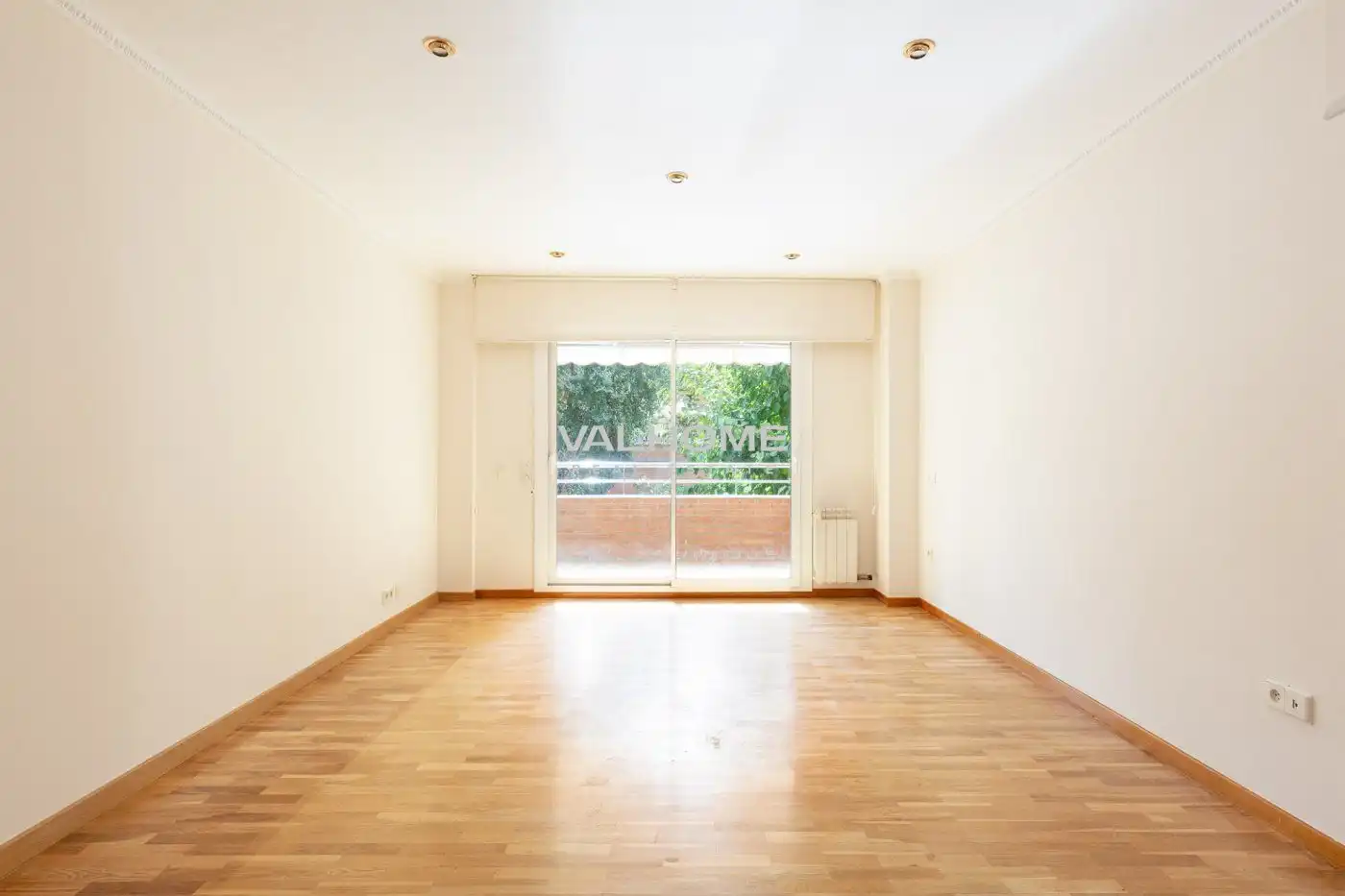 Außenansicht von Wohnung zum Verkauf in Sant Cugat del Vallès mit Klimaanlage, Heizung und Parkett