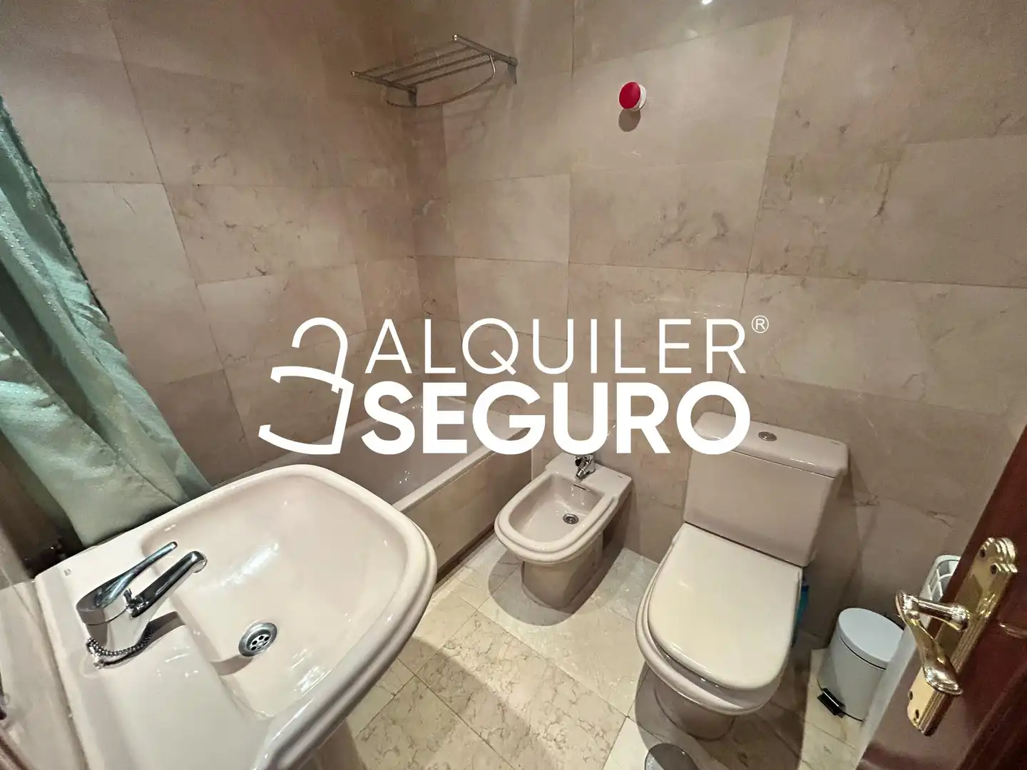 Baño de Piso de alquiler en Madrid con Aire acondicionado, Calefacción y Amueblado