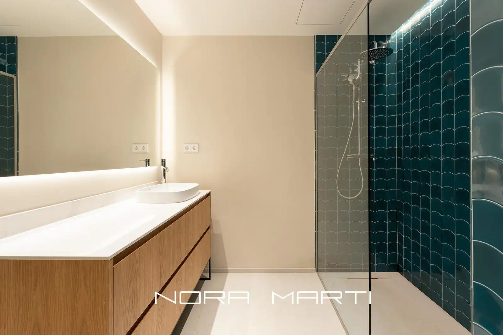 Bathroom of Flat for sale in Barcelona  with Air Conditioner, Heating and Terrace