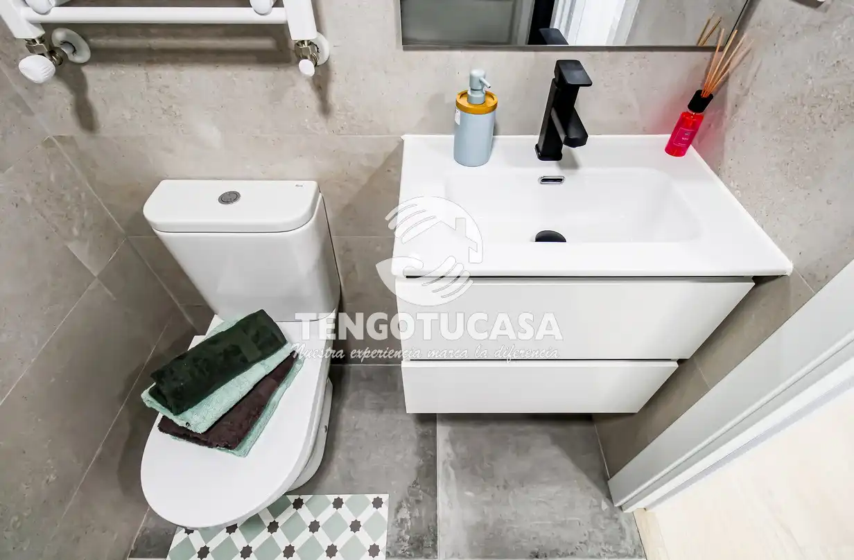 Bathroom of Flat for sale in Madrid  with Air Conditioner, Heating and Furnished