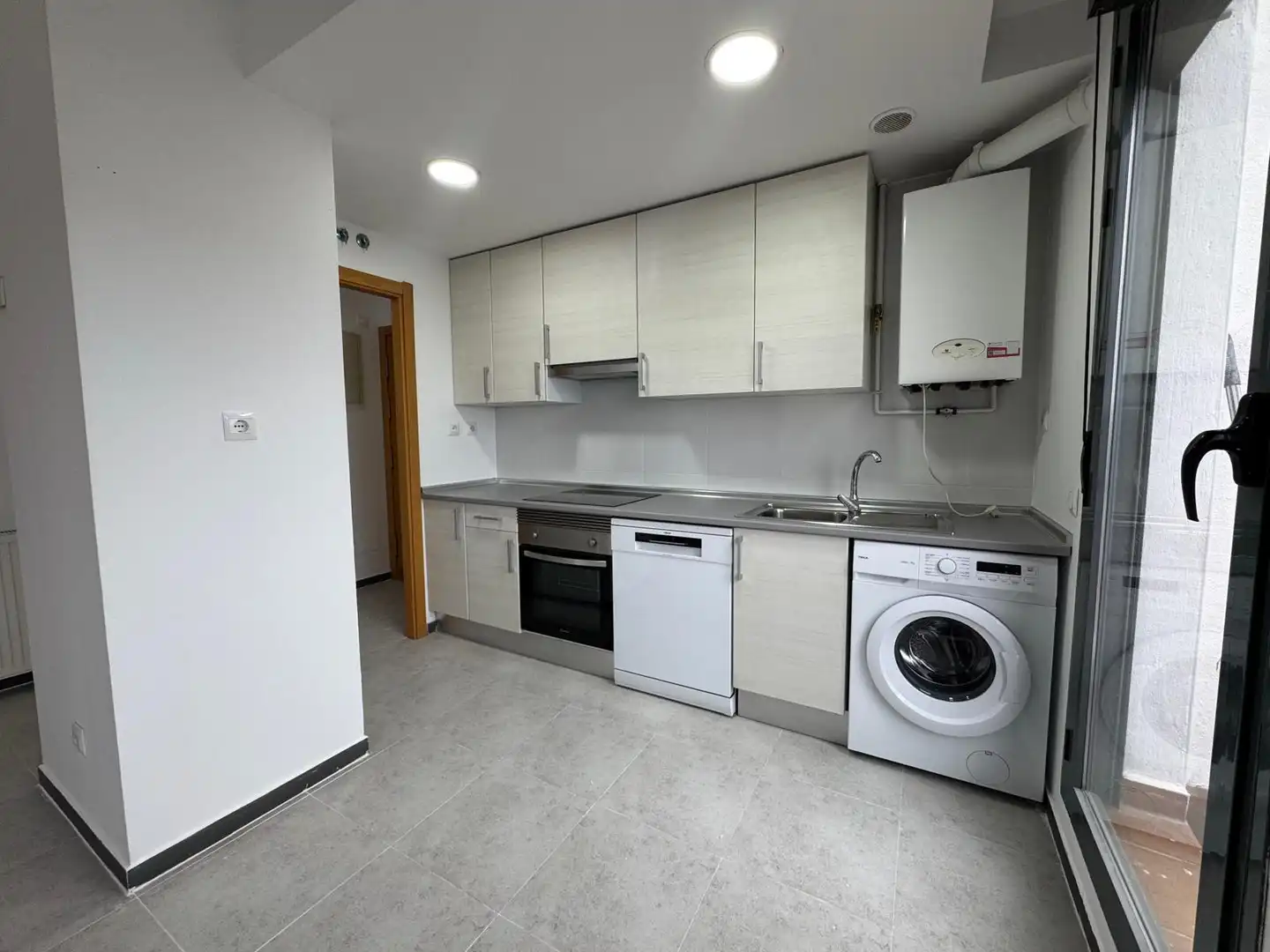 Cuina de Pis de lloguer en Alcobendas amb Terrassa, Traster i Forn