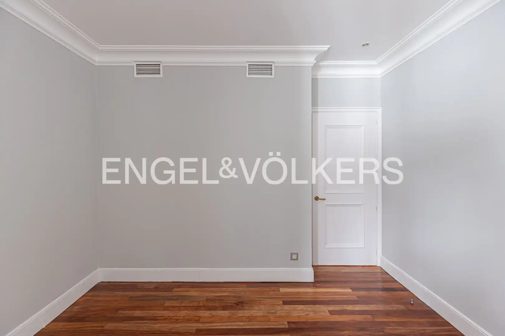 Piso en venta en Madrid con Calefacción, Terraza y Trastero