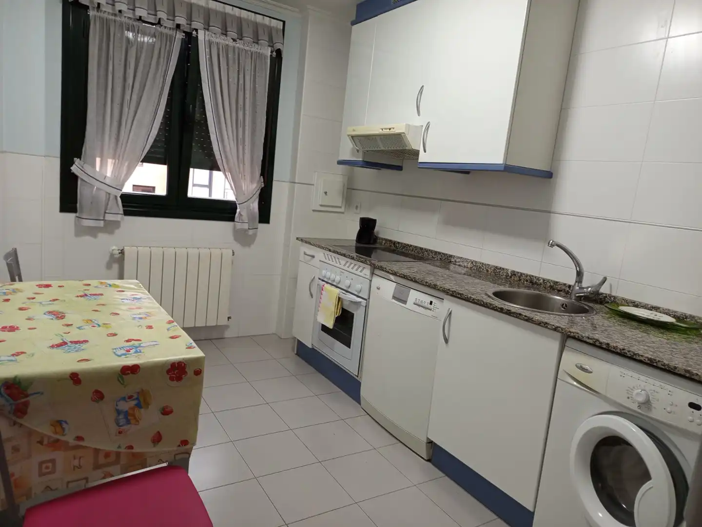 Küche von Wohnung zur Miete in Gijón  mit Heizung, Terrasse und Abstellraum