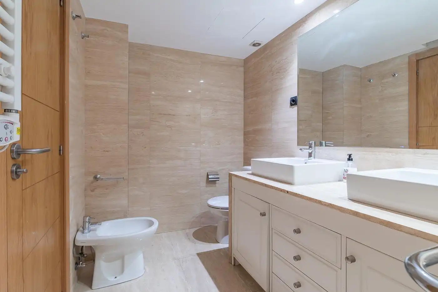 Baño de Dúplex de alquiler en Madrid con Aire acondicionado, Calefacción y Parquet