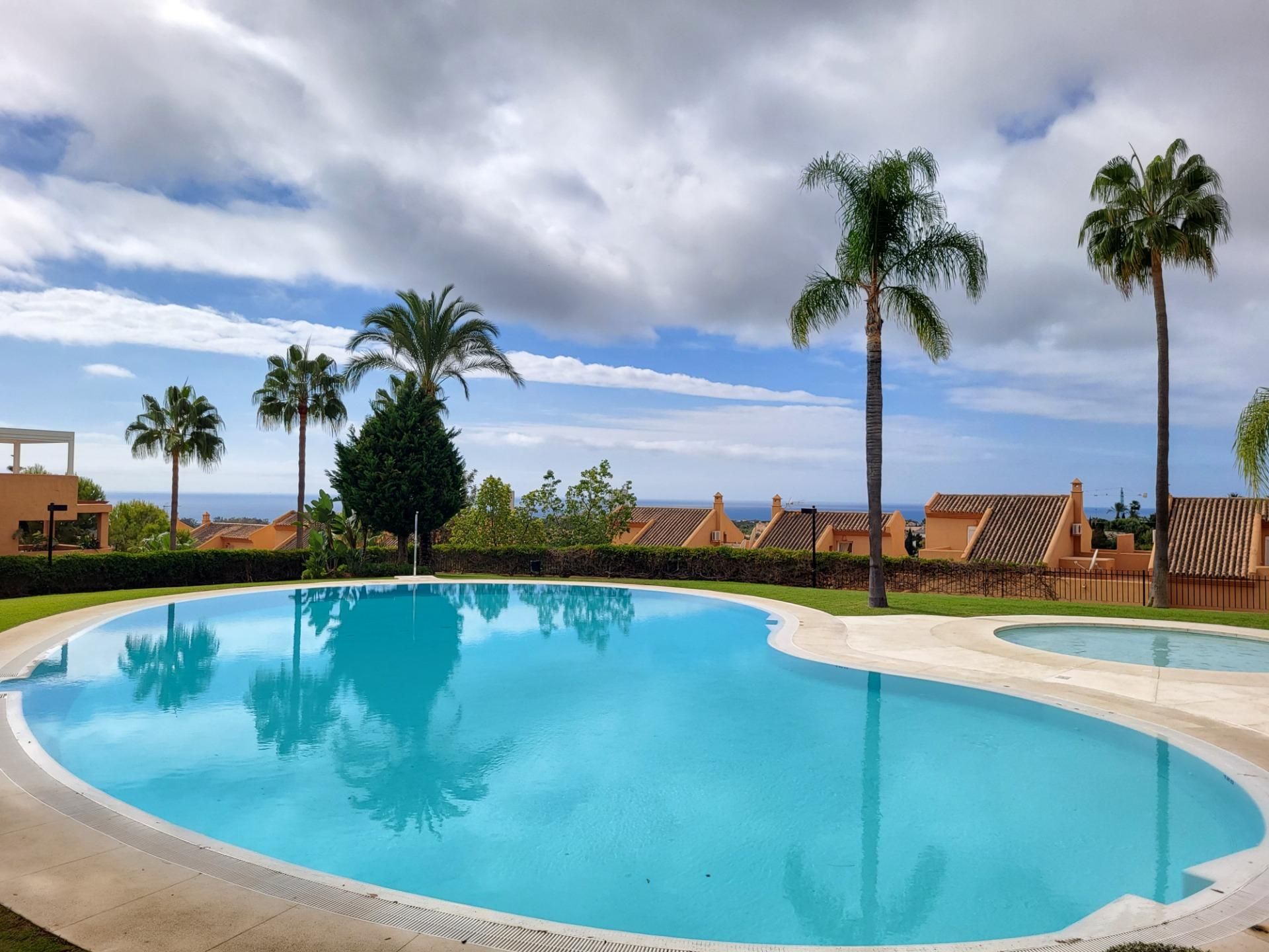 Piscina de Apartamento de alquiler en Marbella con Aire acondicionado, Calefacción y Jardín privado