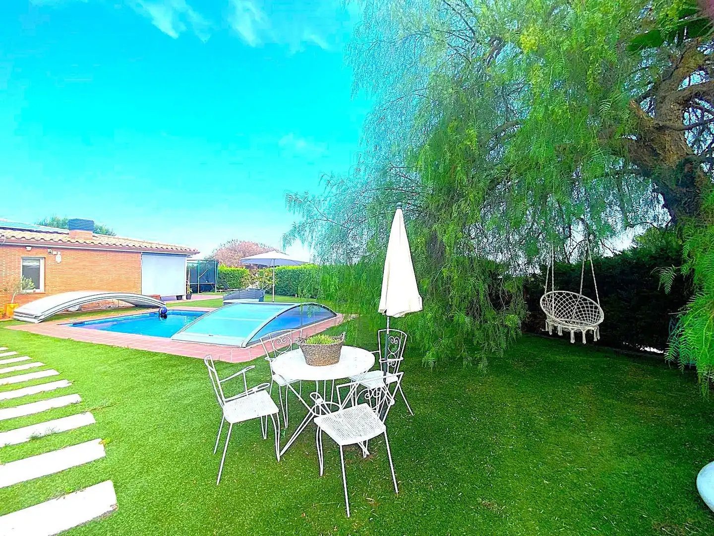 Schwimmbecken von Haus oder Chalet zum Verkauf in Sant Vicenç de Montalt mit Klimaanlage, Heizung und Privatgarten