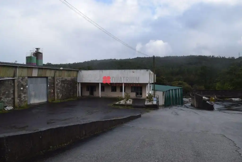 Exterior view of Industrial buildings for sale in Vimianzo