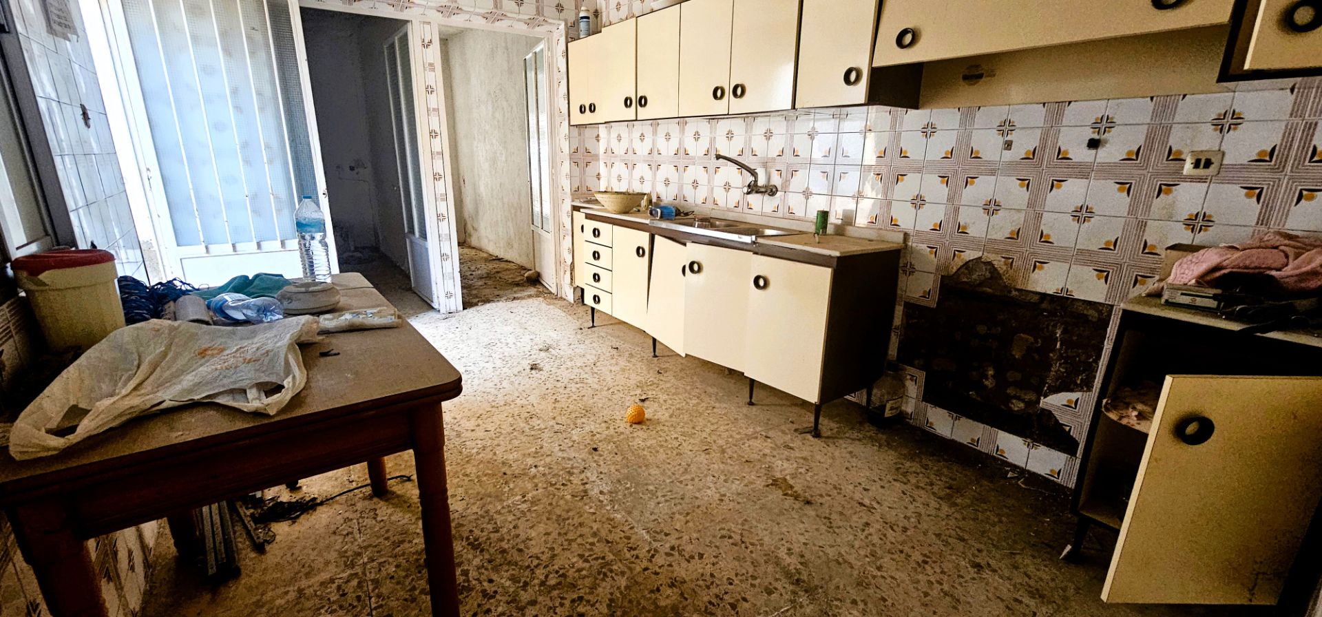 Küche von Einfamilien-Reihenhaus zum Verkauf in Totana mit Terrasse und Abstellraum