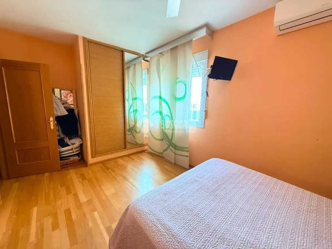 Dormitori de Casa adosada en venda en Casarrubuelos amb Aire condicionat, Calefacció i Terrassa